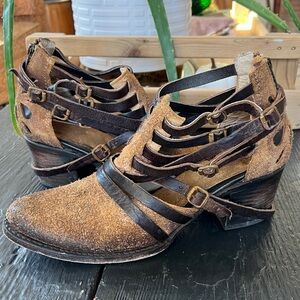 Freebird by Steven Amber Cognac Distressed Brown Leather Booties Heels Boots 9